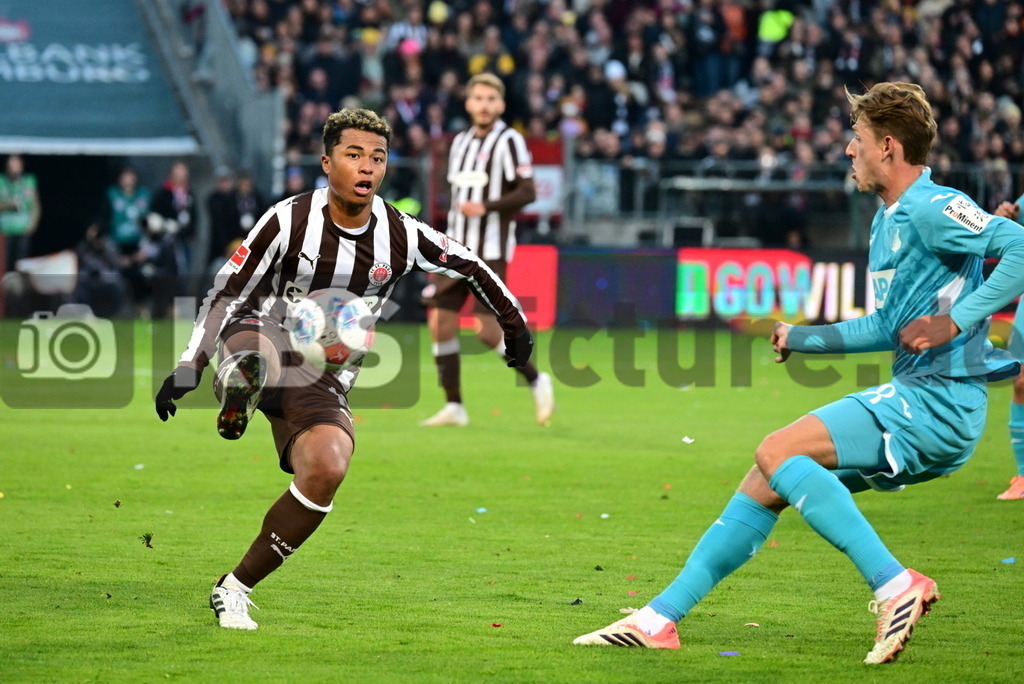 KBS Picture_FCStPauli-Hoffenheim_023 | v.l. Fujita Joel Chima (St.Pauli) , Burger Wouter (TSG Hoffenheim) ,Sportplatz :  Millerntor Stadion, - Realisiert mit Pictrs.com