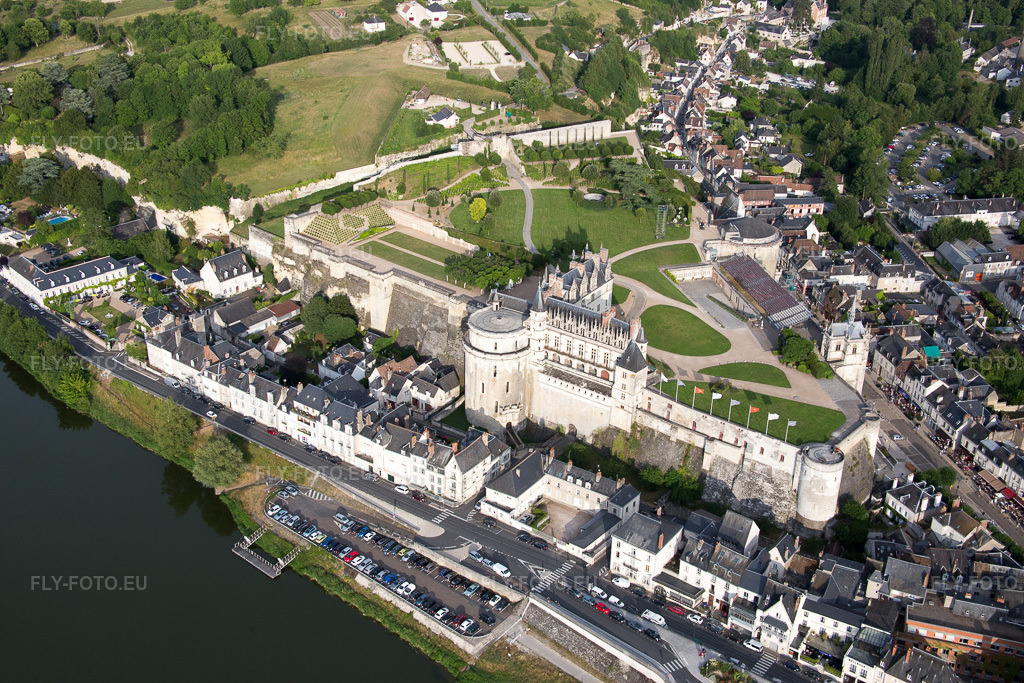 Vue aérienne: Vue de la ville à Amboise dans le département Indre et Loire, France. Photo: IMG_082350.jpg prise le 20/06/2015 par Werner Riehm/FLY-FOTO.eu – Résolution de l'original: 5472 x 3648 px