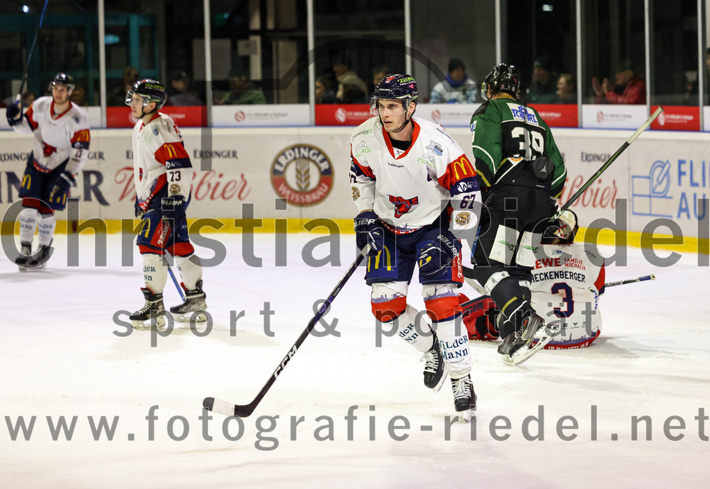2023-02-19_136_TSV_Erding_gegen_VfE_Ulm-Neu-Ulm | Erding, Deutschland, 19.02.2023:
Eishockey, Bayernliga Meisterrunde Gruppe B 2022 / 2023, 5. Spieltag, TSV Erding gegen VfE Ulm/Neu-Ulm, Endergebnis: 

Simon Klinger (VfE Ulm/Neu-Ulm e. V., #67), Thomas Plihal (Erding Gladiators, #39), Torwart David Heckenberger (VfE Ulm/Neu-Ulm e. V., #3)

Foto: Christian Riedel / fotografie-riedel.net