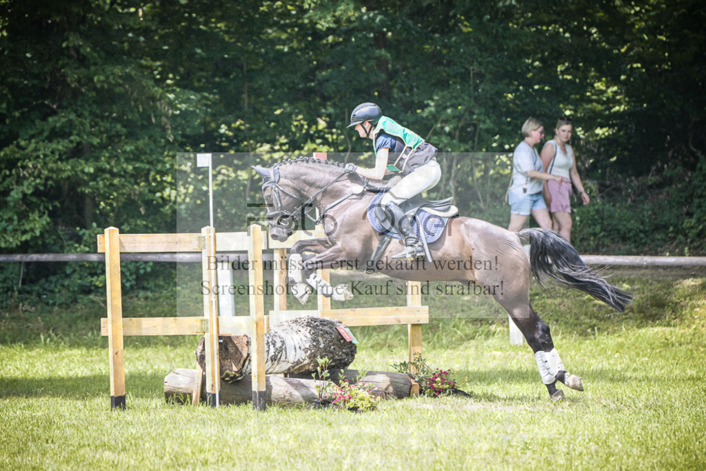 DOS_7009 | Entdecke hochwertige Reitturnierfotos von Foto Oger. Professionell, emotional und authentisch – jetzt Lieblingsmomente im Shop bestellen.Deutschlandweite Turnierfotografie. - Realisiert mit Pictrs.com