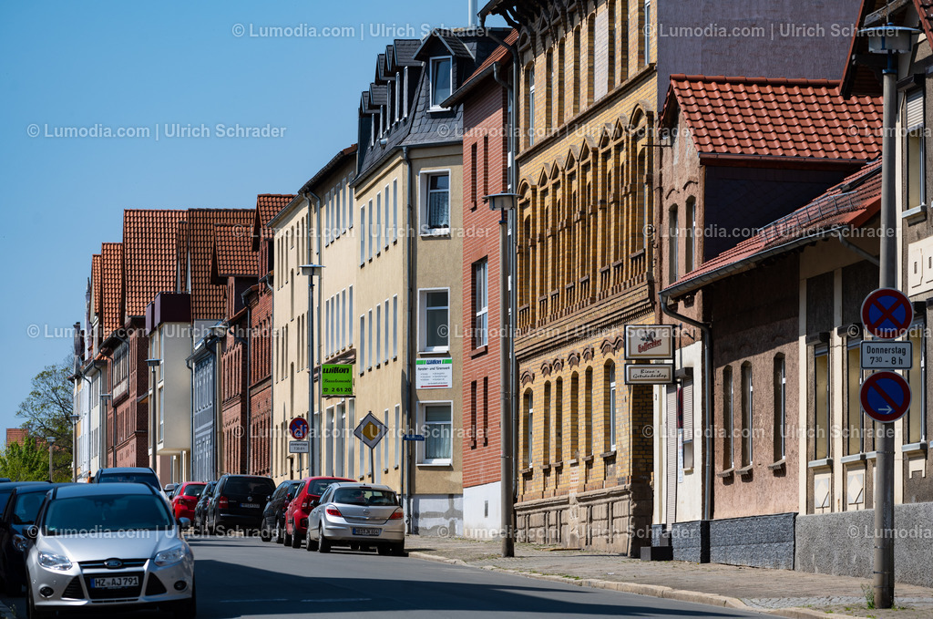 10049-12781 - Halberstadt - Südstrasse | Stockfoto und Bilderpool mit Bildmaterial aus Deutschland, dem Harz, Halberstadt, Quedlinburg, Wernigerode und weltweit. Qualitativ hochwertige und professionelle Fotos anschauen und kaufen. - Realisiert mit Pictrs.com