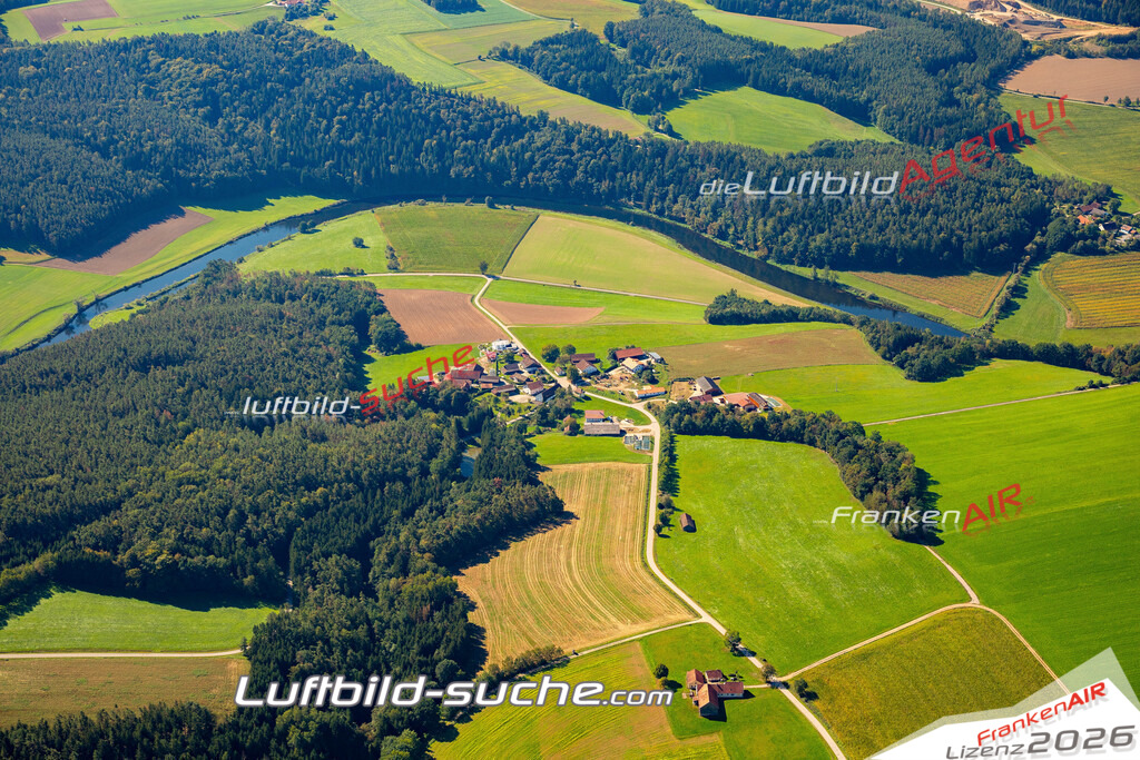 Das Luftbild zeigt : Zenzing Roding - Die Luftaufnahme wurde 2023 vom UL-Flugzeug aus erstellt ( keine Drohne ) - Hochauflösende Luftaufnahme - Für grossformatige Ausdrucke geeignet. Die Geschenkidee !Mit Lizenz und Bildrechte bestellbar
