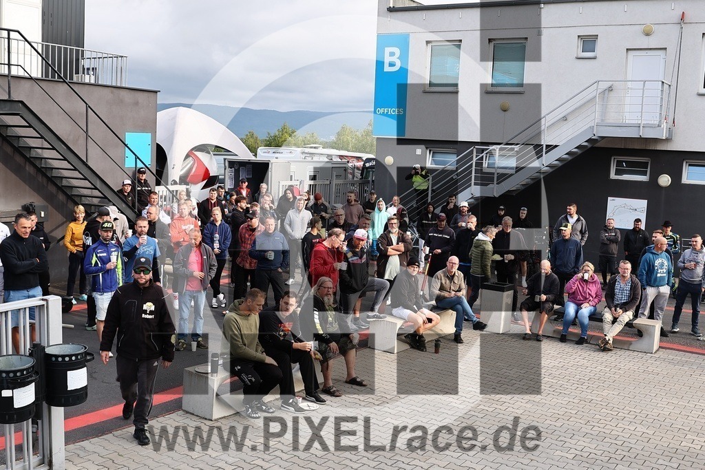 social-20250822_00047 | Schöne Erinnerungen an spannende Momente - das festzuhalten ist unser Job. PIXELrace.de ist seit 2003 auf den Rennstrecken Europas unterwegs um die Action draußen beim Fahren und die wunderbare Stimmung imm Fahrerlager für euch einzufangen.
