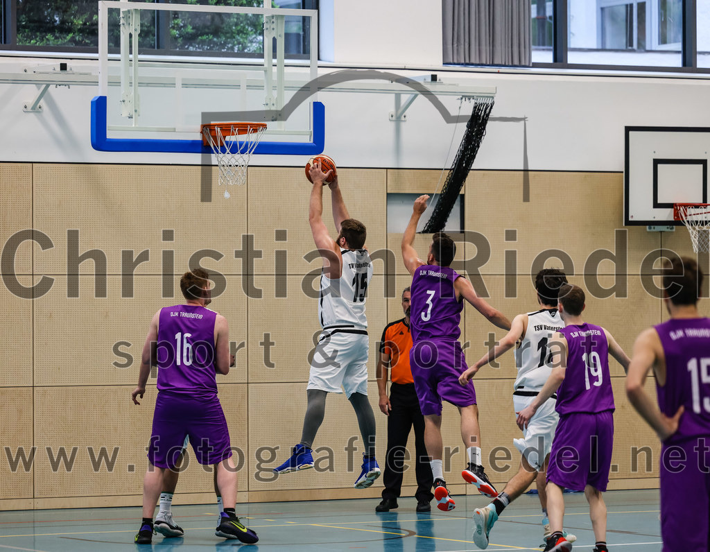 2022-05-01_065_TSV_Vaterstetten_gegen_DJK_Traunstein | Vaterstetten, Deutschland, 01.05.2022:
Basketball, Aufstiegsrunde zur Bayernliga 2021 / 2022, 5. Spieltag, TSV Vaterstetten gegen DJK Traunstein, Endergebnis: 87:79

C. Joch (DJK Traunstein, #16), Mathias Furtmair (TSV Vaterstetten, #15), Roman Orben (DJK Traunstein, #3), Alain Gales (TSV Vaterstetten, #14), A. Schatz (DJK Traunstein, #19)

Foto: Christian Riedel / fotografie-riedel.net