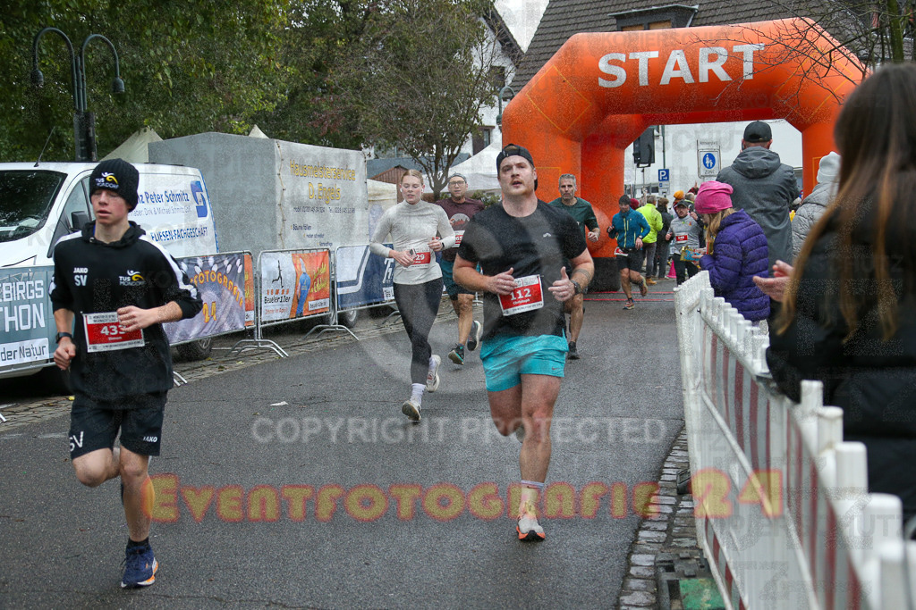 251130_1142_EX1_8348 | Sportfotografie im Rhein-Sieg Kreis, Köln, Bonn, NRW, Rheinland Pfalz, Hessen, etc. Unser Tätigkeitsfeld umfasst den Laufsport vom Volkslauf über den Marathon, Duathlon, Triathon bis zum Ultralauf wie Kölnpfad Ultra oder Schindertrail.