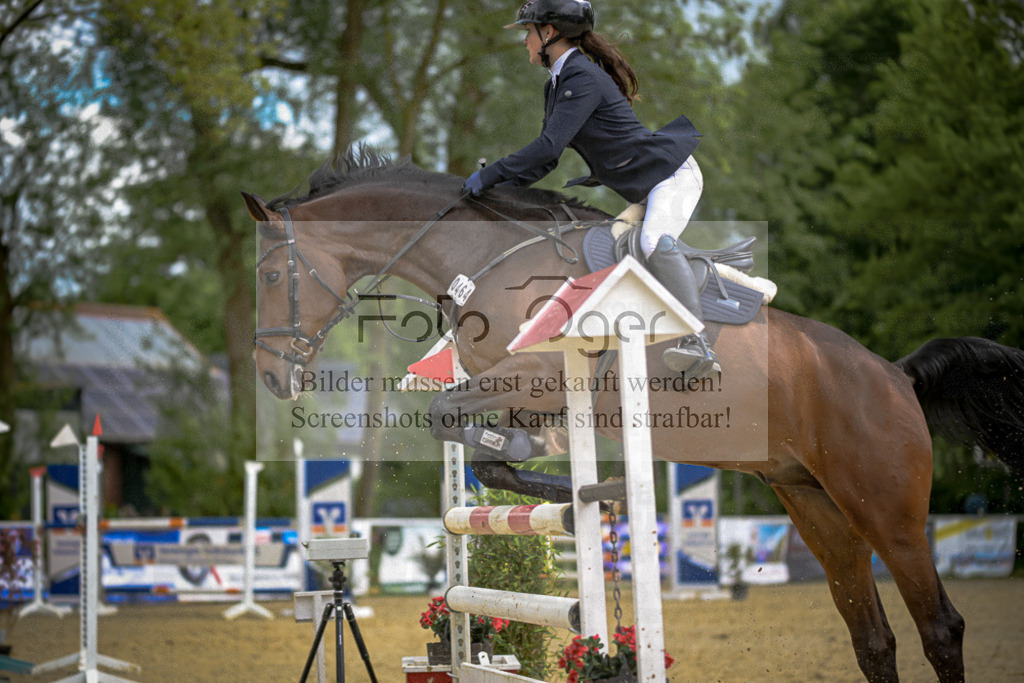 20240505-DOS_9068 | Entdecke hochwertige Reitturnierfotos von Foto Oger. Professionell, emotional und authentisch – jetzt Lieblingsmomente im Shop bestellen.Deutschlandweite Turnierfotografie. - Realisiert mit Pictrs.com