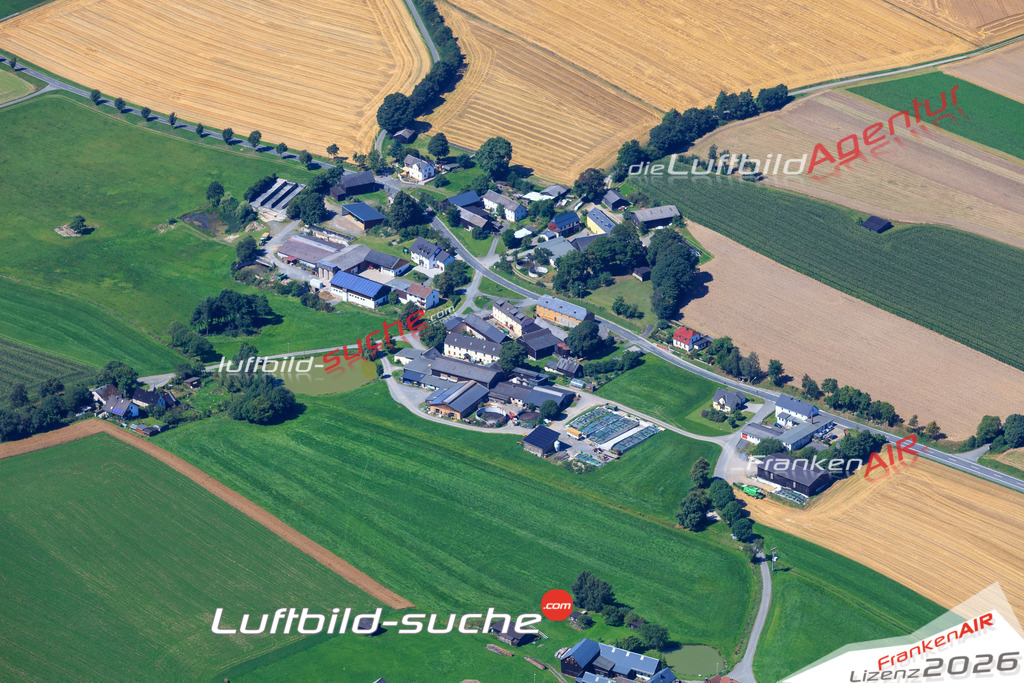 Die Luftaufnahme Schwesendorf - Regnitzlosau wurde vom UL-Flugzeug (keine Drohne) aus fotografiert.Hohe Druck- Auflösung-die Geschenkidee!