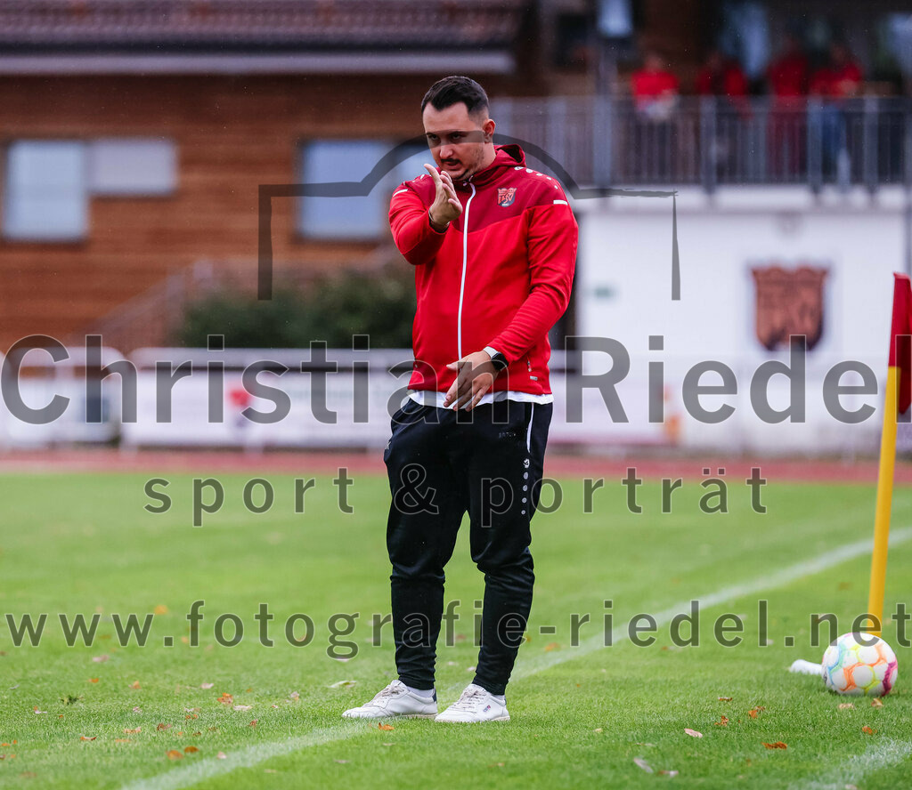 2023-08-27_061_TSV_Zorneding_II_gegen_TSV_Grafing_II | Zorneding, Deutschland, 27.08.2023:
Fußball, A-Klasse 2023 / 2024, 2. Spieltag, TSV Zorneding II gegen TSV Grafing II, Endergebnis: 5:1

Trainer Rudolf Riedl (TSV Zorneding)

Foto: Christian Riedel / fotografie-riedel.net