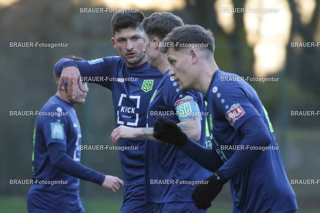 30.11.2025 SC St. Tönis - 1. FC Monheim | Tönisvorst, Deutschland, 30.11.25:  Jannis Nikolaou (SC St. Tönis) gestikuliert während des Oberliga Niederrhein Spiels zwischen SC St. Tönis - 1. FC Monheim am 30. November 2025 in Tönisvorst, Deutschland. (Foto Ralph Görtz /Brauer-Fotoagentur)