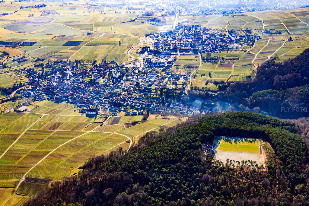 Luftbild: Ansicht Winzerdorf zwischen Weinbergen von Norden im Ortsteil Rechtenbach in Schweigen-Rechtenbach im Bundesland Rheinland-Pfalz in Deutschland.Foto: IMG_48358.jpg vom 11.12.2011 durch Werner Riehm/FLY-FOTO.deAuflösung des Originals: 4752 x 3168 px