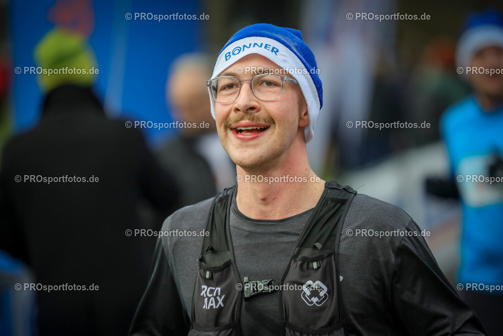 6. Bonner Nikolauslauf; Bonn, 14.12.2025 | Impressionen vom 6. Bonner Nikolauslauf am 14.12.2025 in Bonn (Nordrhein-Westfalen). 