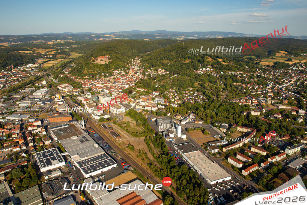 Das Luftbild zeigt : Pörbitsch Kulmbach - Die Luftaufnahme wurde 2023 vom UL-Flugzeug aus erstellt ( keine Drohne ) - Hochauflösende Luftaufnahme - Für grossformatige Ausdrucke geeignet. Die Geschenkidee !Mit Lizenz und Bildrechte bestellbar