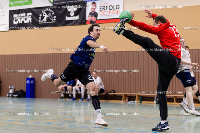 Handball I Herren I Saison 2025-2026 I SHSE Manfred-Frank-Pokal I Viertelfinale I HSG Kalkberg 06 II - HSG Kalkberg 06 042 | v.l. Mattis Ole Mielau (23, HSG Kalkberg 06), Jan Gierke (37, HSG Kalkberg 06 II) - Realisiert mit Pictrs.com
