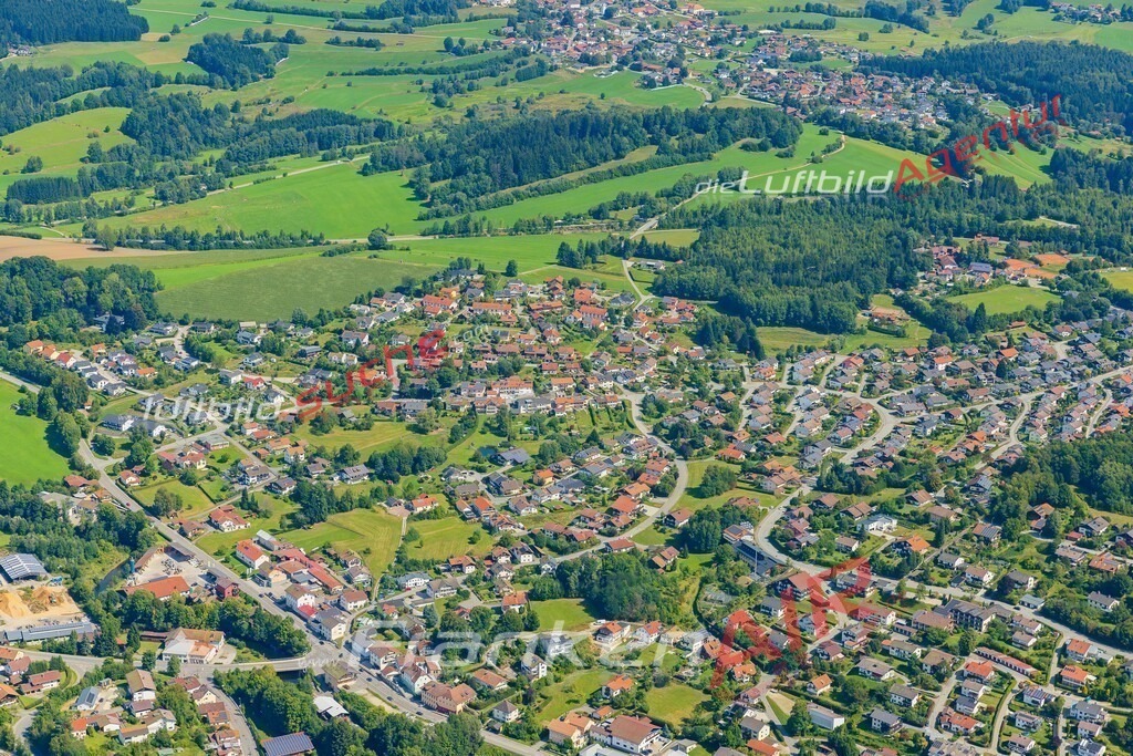 luftbild-maps-zwiesel-vs-google-maps-5309-jahr-2025 | Luftaufnahme von Zwiesel - Die Luftaufnahme wurde 2025 vom UL-Flugzeug heraus erstellt ( keine Drohne ) - Hochauflösende Luftaufnahme - für professionelle Ausdrucke geeignet. Die Geschenkidee !Mit Lizenz und Bildrechte bestellbar