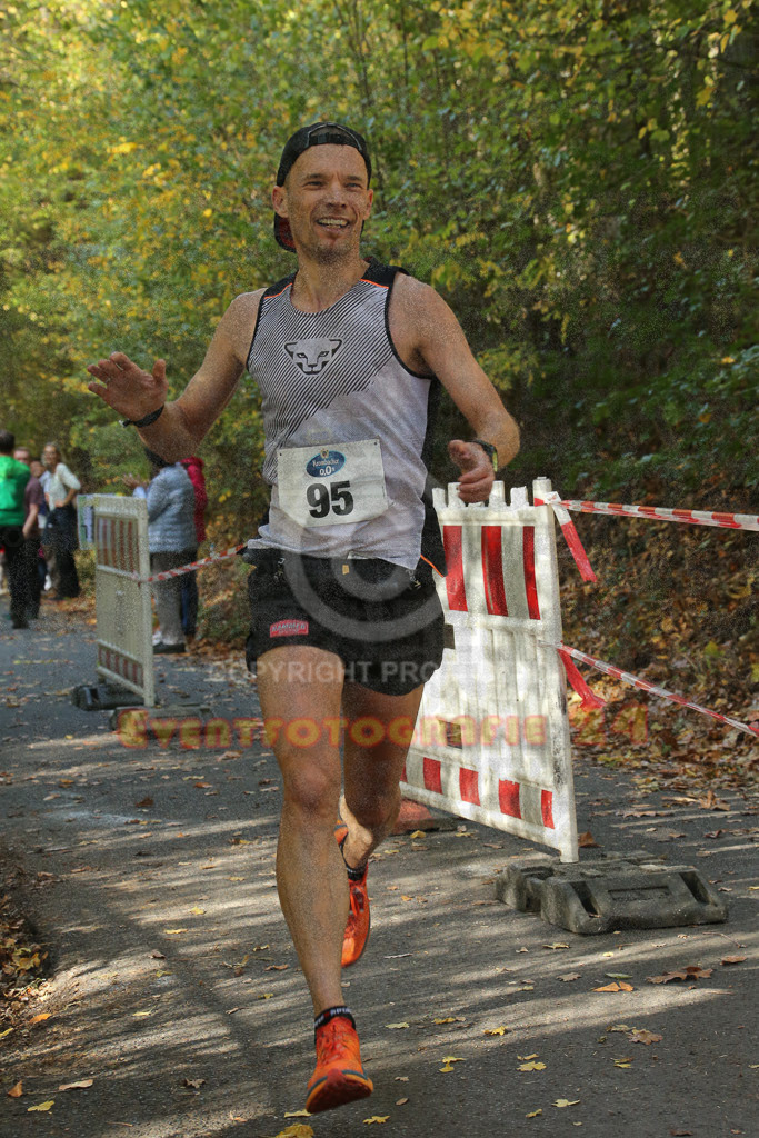 221030_1208_EX1_6114 | Sportfotografie im Rhein-Sieg Kreis, Köln, Bonn, NRW, Rheinland Pfalz, Hessen, etc. Unser Tätigkeitsfeld umfasst den Laufsport vom Volkslauf über den Marathon, Duathlon, Triathon bis zum Ultralauf wie Kölnpfad Ultra oder Schindertrail.