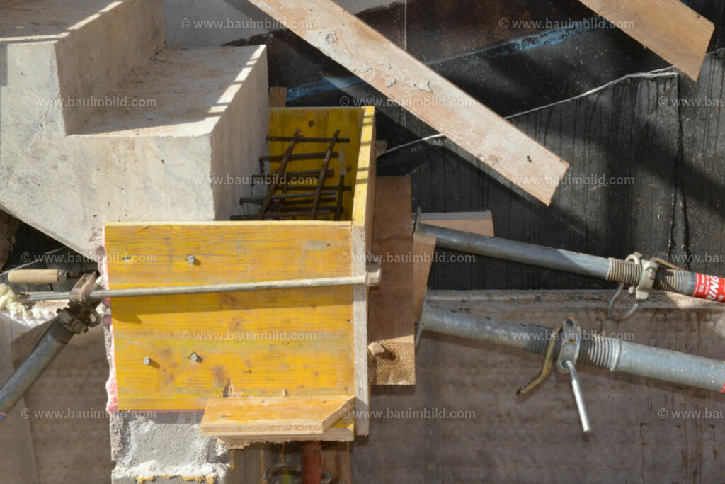 bib-lg04-betonarbeiten-treppen-0758 | Nach LV-Leistungsgruppen sortierte Detailfotos über den Bau eines Hauses. Alle Hausbau-Bilder direkt vom Urheber und Autor der Website Haus-Selber-Bauen.com