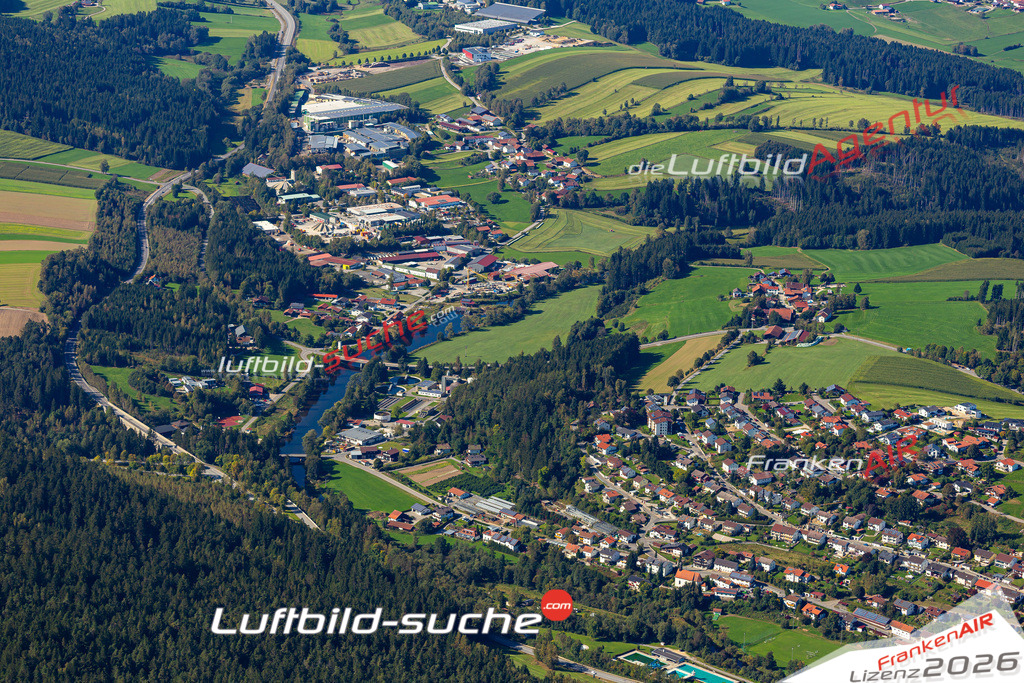 Die Luftaufnahme Maschenberg - Regen wurde 2021 mittels Flugzeug (keine Drohne) erstellt. Hohe Auflösung -für große Poster und Wandbilder geeignet!