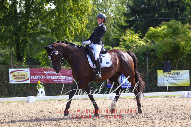 DKP42987 | Turnierfotos kaufen im Webshop von Daniel Kuhl Photography – entdecke professionelle Reitsportfotos aus Turnieren & Events. Hochwertige Turnierbilder online bestellen & sichern. Jetzt Fotos von Reitsportturnieren kaufen!