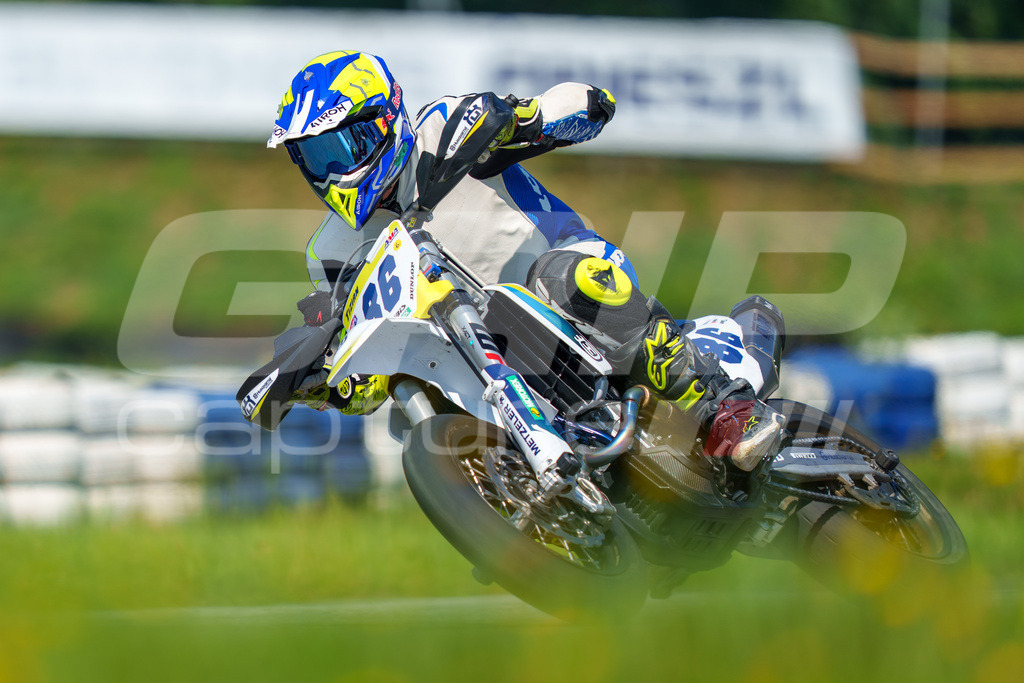 G-Cup + Supermoto Staatsmeisterschaft + Hungarian Supermoto Championship | GRIPcapture steht für authentische Sportfotografie in Österreich – für Momente, die mehr sind als Geschwindigkeit oder Ergebnis. Es geht um Emotion, Spannung, Fokus und den Augenblick, der oft nur einen Wimpernschlag dauert.Ob Motorsport, Teamsport oder 