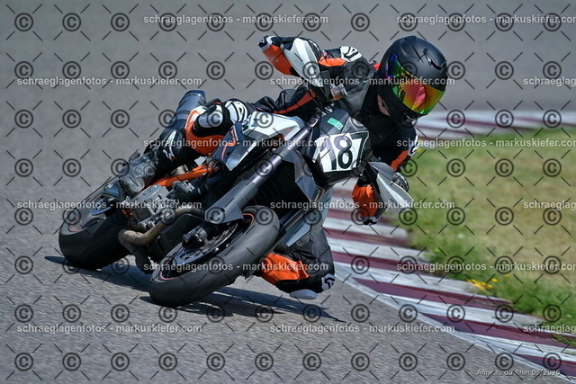 26BT02-1648 | markuskiefer.com - Realisiert mit Pictrs.com