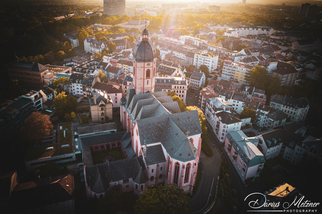 St. Stephan in Mainz | Die katholische Pfarrkirche Sankt Stephan in Mainz wurde 990 von Erzbischof Willigis auf der höchsten Erhebung der Stadt gegründet.