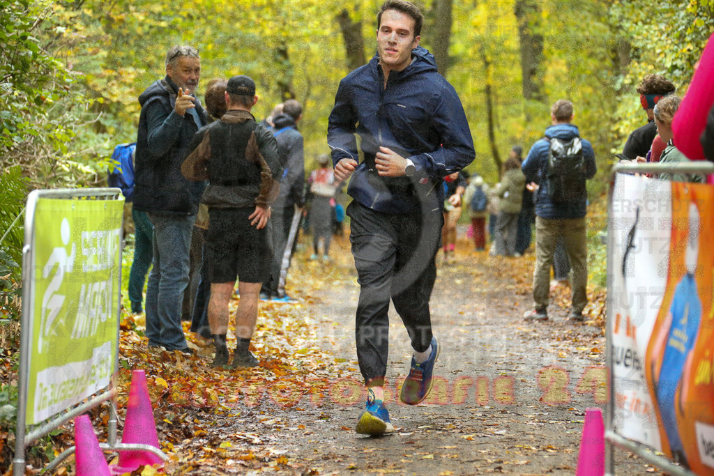 251026_1306_EX1_2496 | Sportfotografie im Rhein-Sieg Kreis, Köln, Bonn, NRW, Rheinland Pfalz, Hessen, etc. Unser Tätigkeitsfeld umfasst den Laufsport vom Volkslauf über den Marathon, Duathlon, Triathon bis zum Ultralauf wie Kölnpfad Ultra oder Schindertrail.