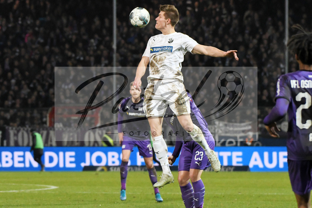 20200129_OSNSVS_0041JPG | Fußball, Herren: Kevin Behrens (SV Sandhausen) und David Blacha (VfL Osnabrück) im Zweikampf beim Spiel der 2. Bundesliga zwischen VfL Osnabrück vs. SV Sandhausen am 29.01.2020 im Stadion an der Bremer Brücke in Osnabrück, Deutschland.(Foto von Nico Paetzel) - Realisiert mit Pictrs.com