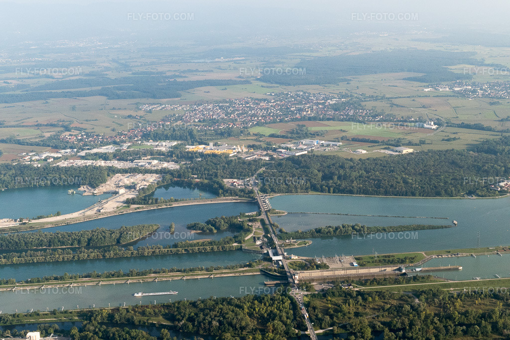 Aerial view: Lock near Freistett in Gambsheim in the state Bas-Rhin, France.Photo: P1000981.jpg taken on 09/15/2014 by Werner Riehm/FLY-FOTO.comResolution of the original: 5472 x 3648 px