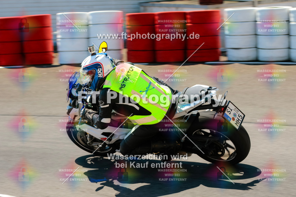 Moto-TeamOBK-22472 | Hier findet Ihr Bilder von Touristenfahrten auf der Nürburgring Nordschleife oder von anderen Veranstaltungen die ich besucht habe. Viel Spass beim Durch Schauen 