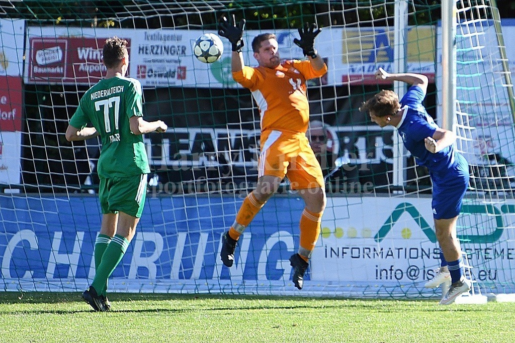 SpVgg Niederalteich : 1. FC Viechtach | Keine Chance für Niederalteichs Keeper Felix Kainz: Tor zum 0:3 für Viechtach - TorschützenSebastian Köppl (#31) - Realisiert mit Pictrs.com