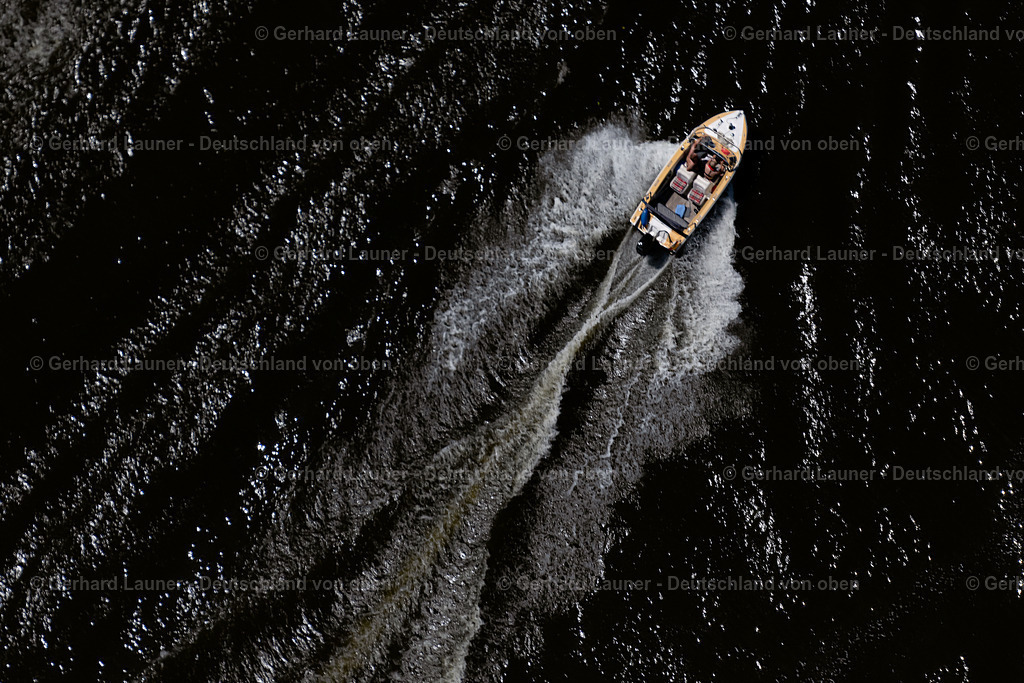 4029343 | Sportboote auf der Weser an der Überseepromenade, Bremen