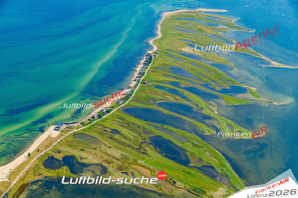 Klassische Luftaufnahme ohne Drohne zeigt:Graswarder bei Heiligenhafen - Die Luftbildaufnahme wurde 2025 vom UL-Flugzeug heraus erstellt ( keine Drohnenaufnahme ) - Hochauflösende Luftaufnahme -Nicht vergleichbar mit Google Maps oder Satelittenbilder- Die Geschenkidee !Mit Lizenz und Bildrechte bestellbar