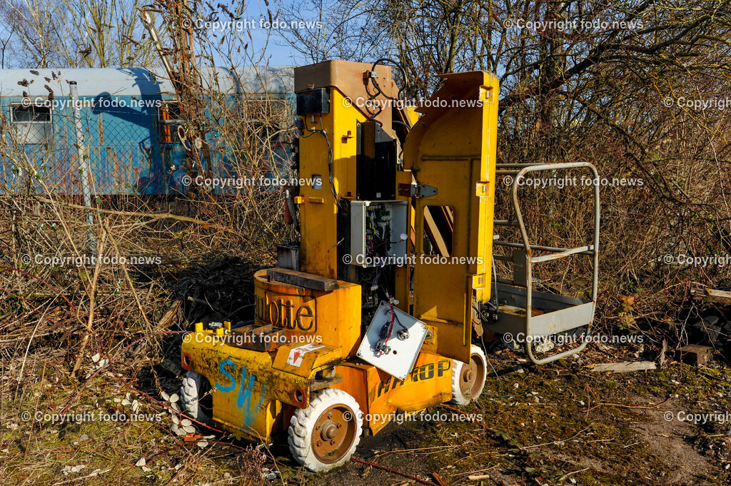 Deutschland_ Baden-Wuerttemberg_ Heilbronn_ 21.02.2025-16 | 21.02.2025, Deutschland, GER, Baden-Wuerttemberg, Heilbronn im Bild Themenbild, Stadtansichten, Ehemaliges Sueddeutsches Eisenbahnmuseum, Museum, Zug, Eisenbahn, Lost Place, aufgelassen, verwildert, Waggon