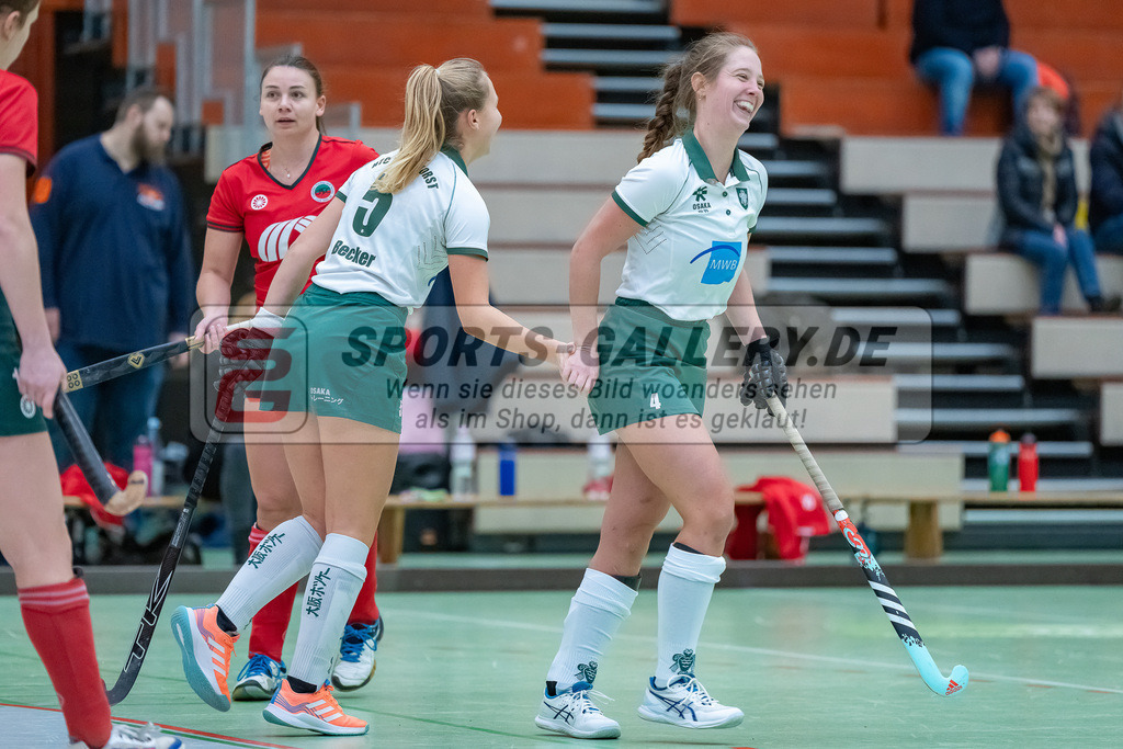 HK_20240114_108046 | 1. Bundesliga Damen Crefelder HTC - Uhlenhorst Mülheim am 14.1.2024 Halle Glockenspitz, Krefeld , Lara Birkner  ( Uhlenhorst Mülheim #4 ) , Katharina Becker ( Uhlenhorst Mülheim #5 )