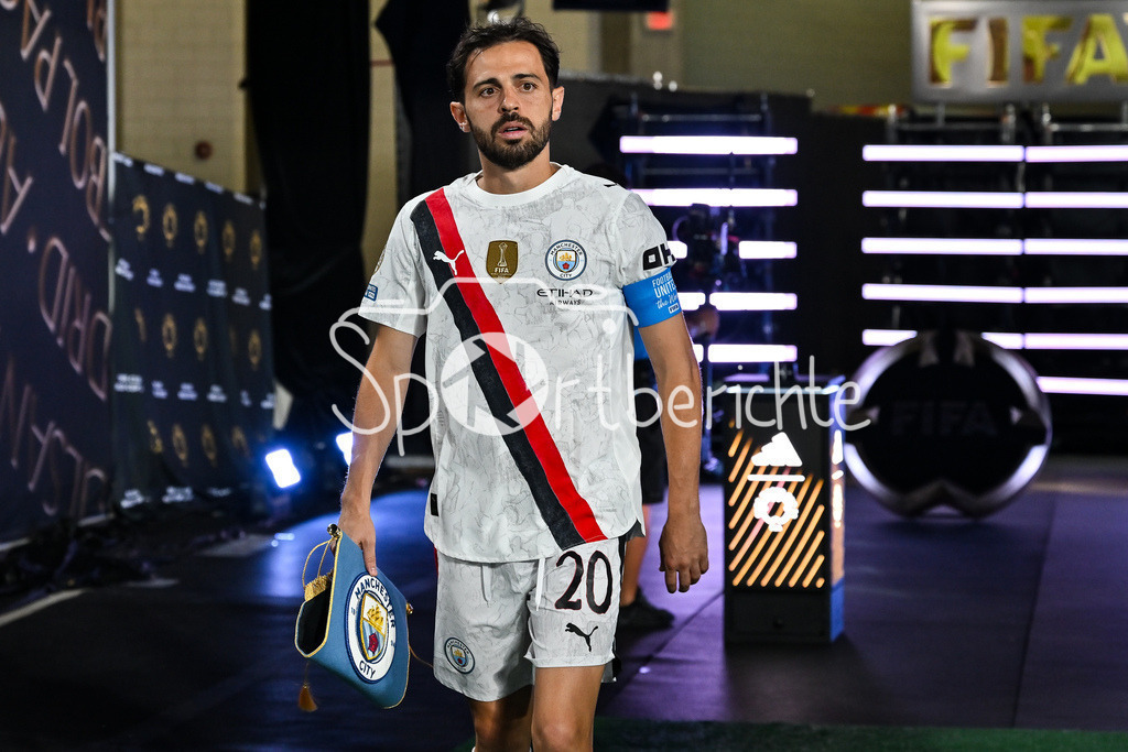 Manchester City - Al-Hilal SFC | im Bild Bernardo SILVA (Manchester City 20) auf dem Weg zum Spielfeld / Einzelfoto / Freisteller / FIFA Club World Cup: Manchester City - Al-Hilal SFC, Camping World Stadium am 30.06.2025 / NOT FOR SALE IN USA