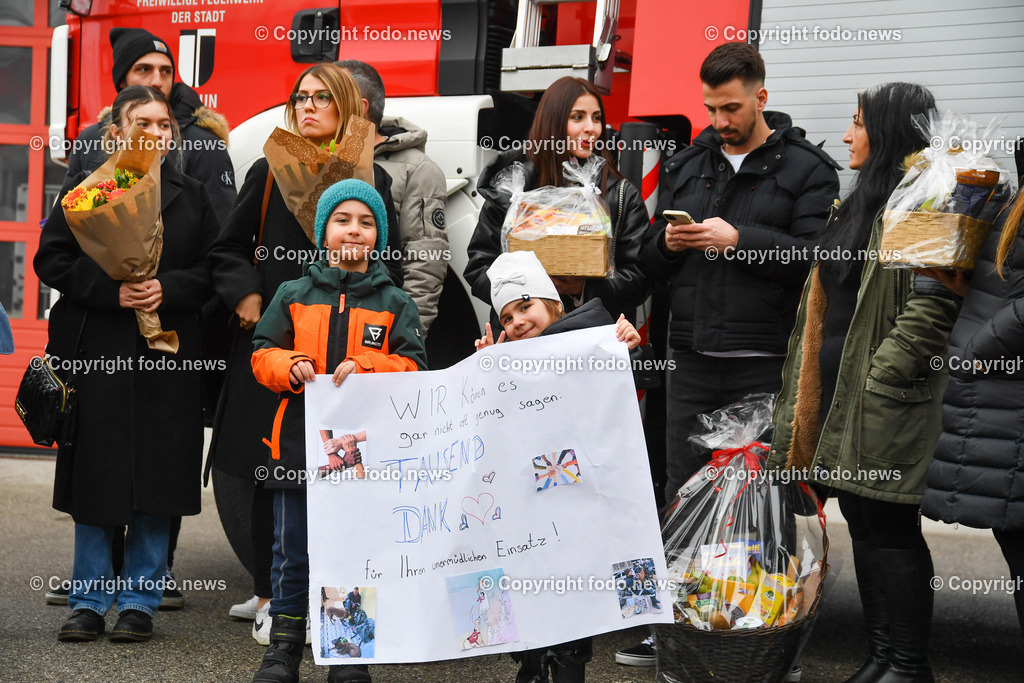 Feuerwehr Traun_ Empfang Rettungshunde Erdbebeneinsatz Türkei_ 17.02.2023-3 | 17.02.2023, Traun, AUT, Feuerwehr Traun, Empfang Rettungshunde Erdbebeneinsatz Tuerkei, im Bild Empfang Rettungshunde Erdbebeneinsatz Tuerkei