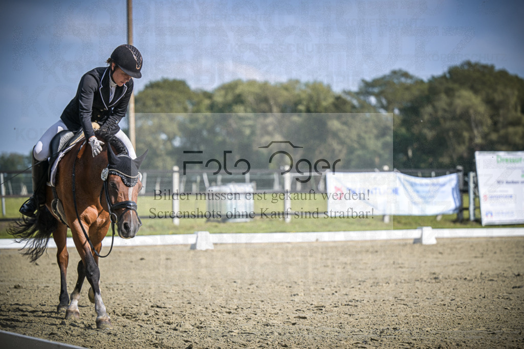 DOS_B761 | Entdecke hochwertige Reitturnierfotos von Foto Oger. Professionell, emotional und authentisch – jetzt Lieblingsmomente im Shop bestellen.Deutschlandweite Turnierfotografie. - Realisiert mit Pictrs.com