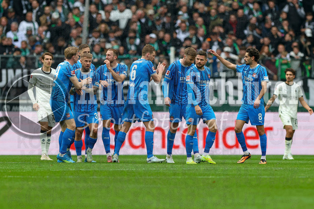 04.04.2026, GER, Fussball, Herren, 1. BL, Saison 2025/2026, Borussia Mönchengladbach - 1. FC Heidenheim | Marnon Busch (Heidenheim) Torjubel, jubelt mit seiner Mannschaft nach dem Treffer zum 1:2 