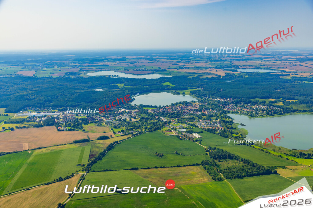 Vs Google Maps Warin - Die Luftaufnahme wurde 2025 vom UL-Flugzeug heraus erstellt ( keine Drohnenaufnahme ) - Hochauflösende Luftaufnahme - für Wandbilder und großformatige Ausdrucke geeignet. Das besondere Geschenk!Hier alle&nbsp;Infos zur Lizenzierung der LuftaufnahmeWir fliegen auch dieses Jahr wieder in Ihre Region um Luftbilder zu erstellen.- Luftbild anfragen