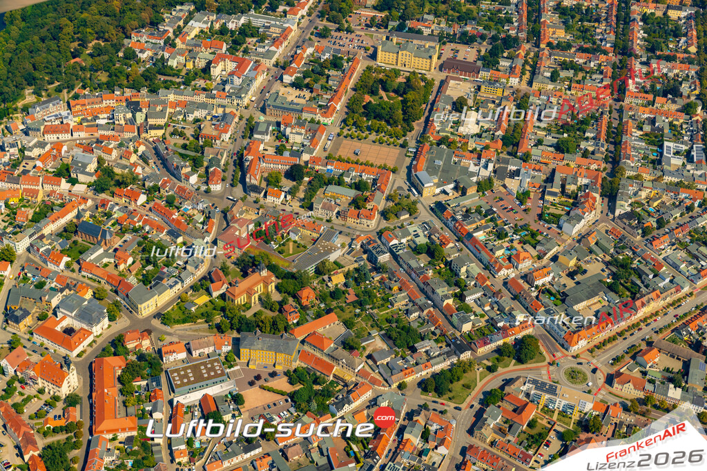 Karlsplatz Bernburg Bild- Das Luftbild wurde 2025 vom UL-Flugzeug heraus erstellt ( keine Drohne bzw. Drohnenaufnahme ) - Hochauflösende Luftaufnahme -Nicht vergleichbar mit Google Maps oder Satelittenbilder- Die Geschenkidee !Mit Lizenz und Bildrechte bestellbar - CC
