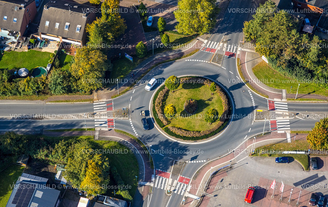 Selm241011604 | Luftbild, Straßenverkehr Kreisverkehr mit vier Bäumen Münsterlandstraße und Ludgeristraße, Selm, Münsterland, Nordrhein-Westfalen, Deutschland