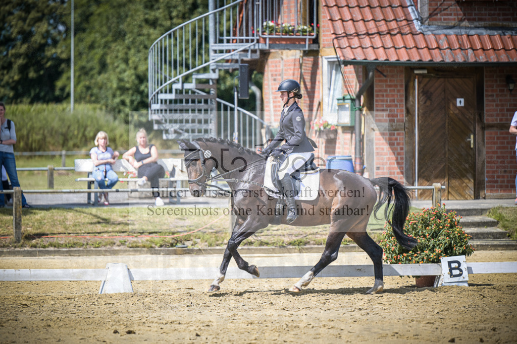 DOS_5918 | Entdecke hochwertige Reitturnierfotos von Foto Oger. Professionell, emotional und authentisch – jetzt Lieblingsmomente im Shop bestellen.Deutschlandweite Turnierfotografie. - Realisiert mit Pictrs.com