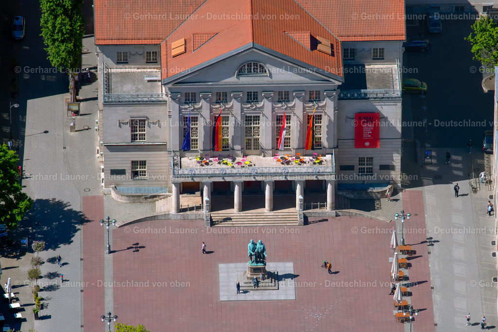 4026860 | WEIMAR 07.05.2020 Gebäude des Konzerthauses und Theater- Schauspielhauses " Deutsches Nationaltheater und Staatskapelle Weimar " am Theaterplatz in Weimar im Bundesland Thüringen, Deutschland. // Building of the concert hall and theater playhouse in Weimar in the state Thuringia, Germany. Foto: Gerhard Launer