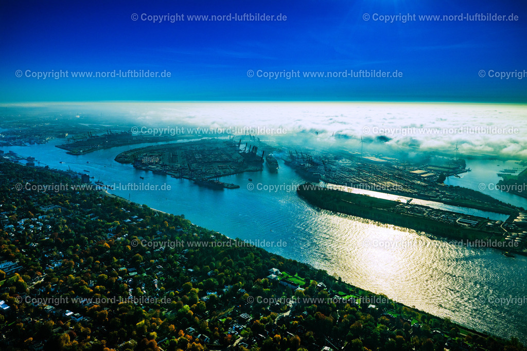 Hamburg_Waltershof_Burchardkai_ELS_4390241024 | HAMBURG 24.10.2024 Uferbereiche am Flußverlauf der Elbe am Hafenbereich in Hamburg, Deutschland. // Bank areas along the river Elbe at the port area in Hamburg, Germany. Foto: Martin Elsen