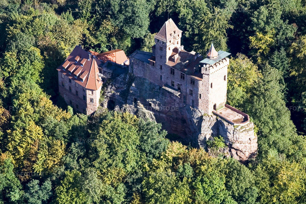 Luftbild: Burganlage der Burg Berwartstein in Erlenbach bei Dahn im Bundesland Rheinland-Pfalz in Deutschland. Foto: IMG_4302.jpg vom 08.10.2006 durch Werner Riehm/FLY-FOTO.de