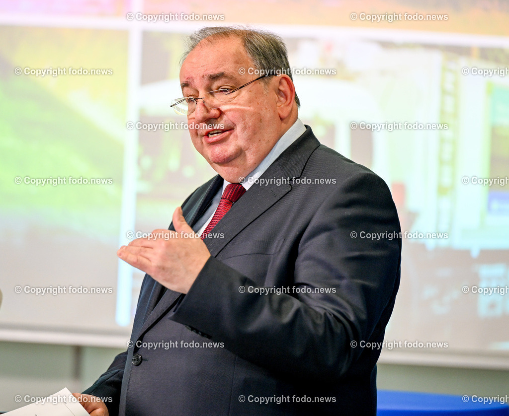 Pressekonferenz Linz AG_ Investitionen Ausblick 2024_ 19.02.2024-6 | 19.02.2024, Linz AG, AUT, Pressekonferenz Linz AG, Investitionen Ausblick 2024, im Bild Erich Haider (Generaldirektor der LINZ AG)
