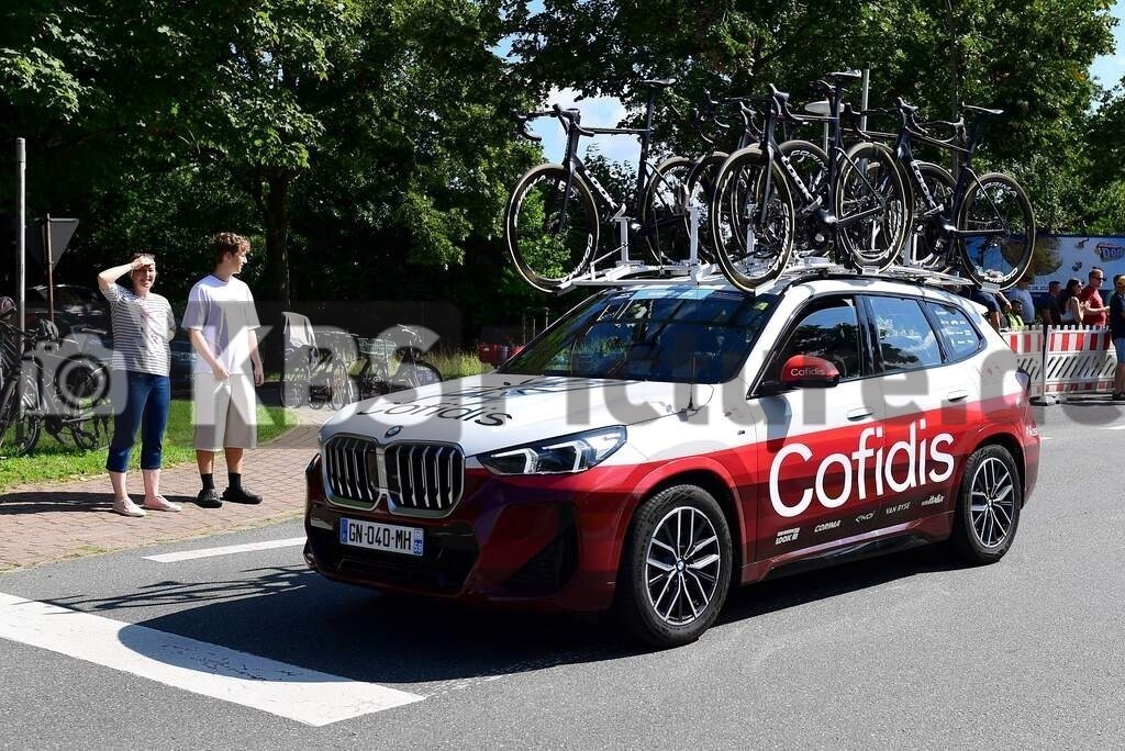 KBS Picture_Cyclassics-Hamburg2023_200823_063 | Cyclassics auf der Pinneberger Strasse in Rellingen , Serviceauto Team Cofidis ,Bemer Cyclassics Hamburg Radrennen 2023 , Durch Hamburg und Schleswig-Holsten ,UCI-WorldTour-Rennen Profi-Elite Herren ca.200KM , Amateurradfahrer Jedermann Rennen 60KM ,Amateurradfahrer Jedermann Rennen 100KM , - Realisiert mit Pictrs.com
