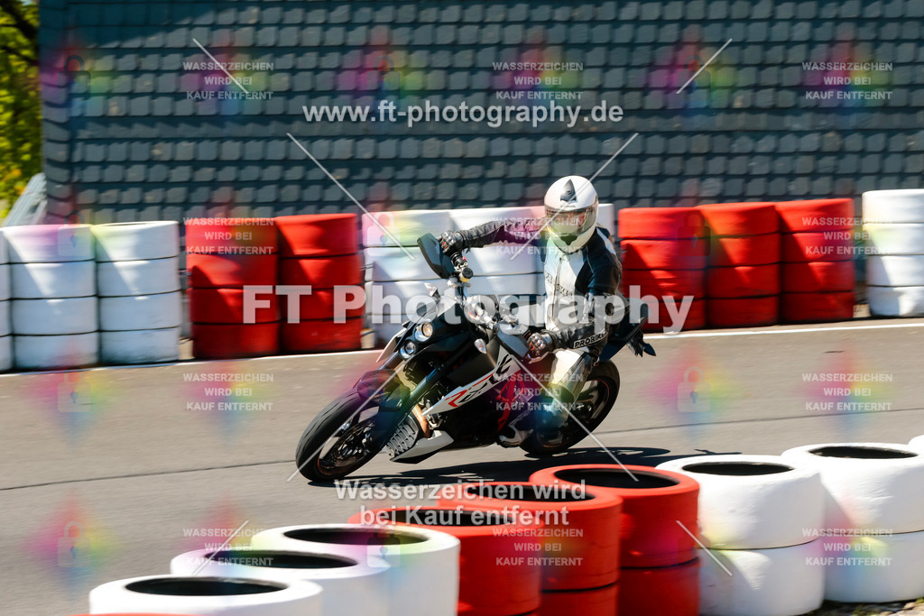 Moto-TeamOBK-21972 | Hier findet Ihr Bilder von Touristenfahrten auf der Nürburgring Nordschleife oder von anderen Veranstaltungen die ich besucht habe. Viel Spass beim Durch Schauen 