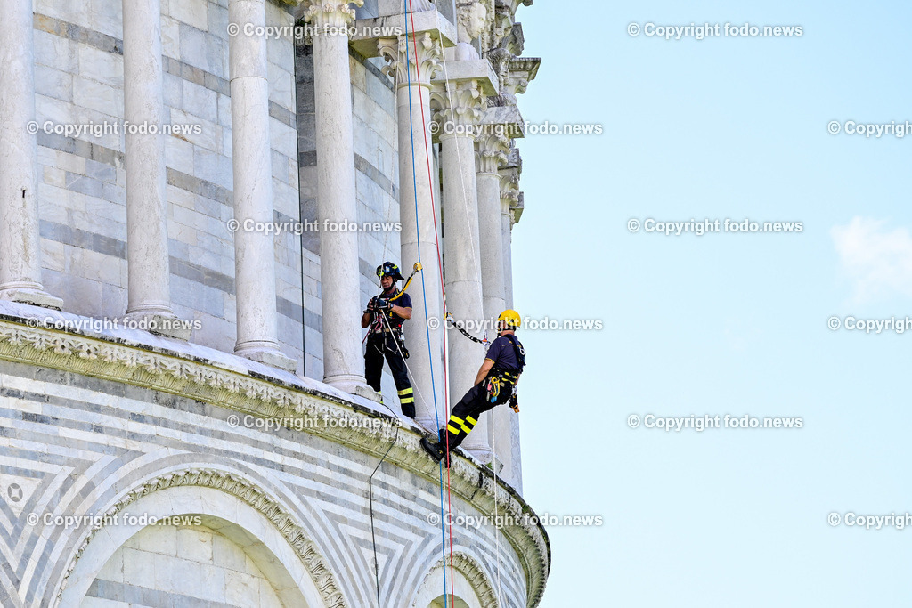 Italien_ Toscana_ Pisa_ 28.05.2024-73 | 28.05.2024, Italien, ITA, Toskana, Pisa im Bild Stadtansichten, Gebäude, Architektur, Touristen, Historisch, Souvenier, Turm, Dom, Piazza, schief


Pisa ist eine Stadt in Italien, gelegen in der Toskana am Arno. Wahrzeichen ist der als Schiefer Turm von Pisa bekannte Campanile des Doms auf der Piazza dei Miracoli im Norden des Stadtzentrums. 
Quelle: Wikipedia
