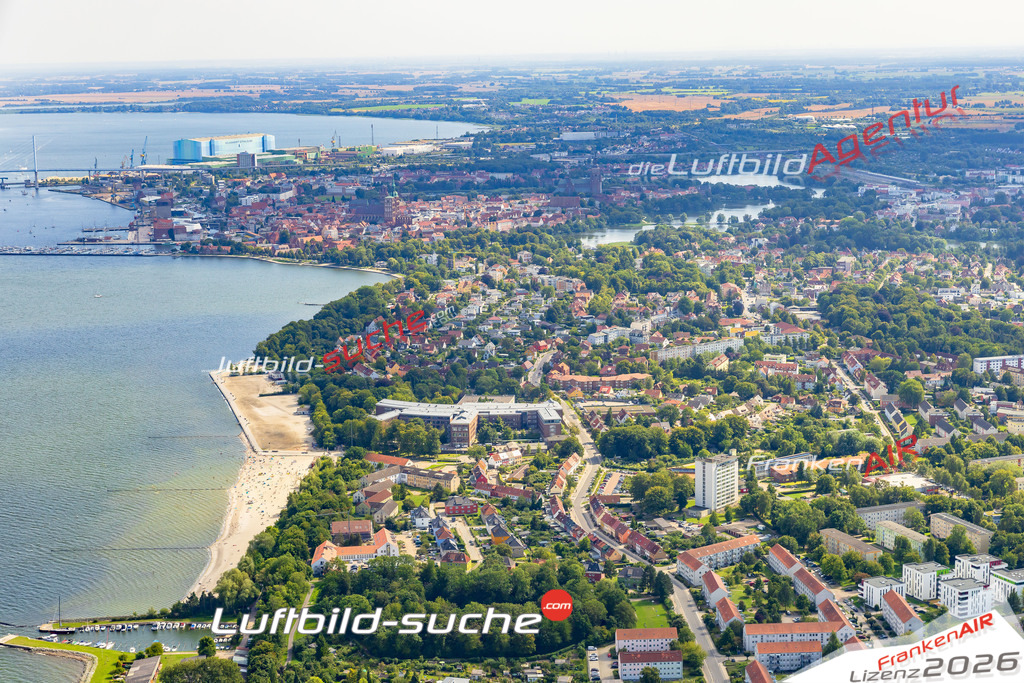 Luftbild der Stadt Stralsund - Die Luftaufnahme wurde 2025 vom UL-Flugzeug heraus erstellt ( keine Drohne ) - Hochauflösende Luftaufnahme - für professionelle Ausdrucke geeignet. Die Geschenkidee !Hier alle&nbsp;Infos zur Lizenzierung der LuftaufnahmeWir fliegen auch dieses Jahr wieder in Ihre Region um Luftbilder zu erstellen.- Luftbild anfragen